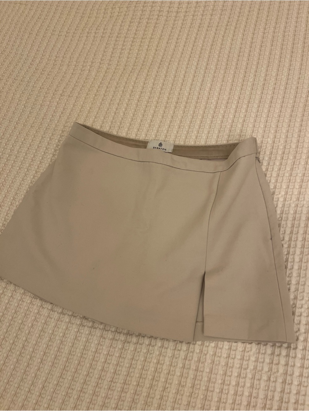 Aritzia Babaton Facade Skort Mid Rise Cream size 4
